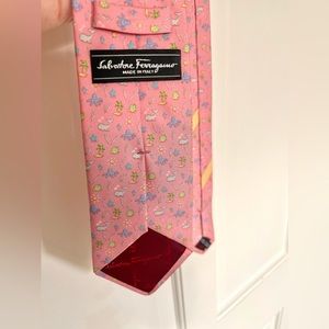 Men’s Ferragamo Pink Printed Silk Tie with Island Ocean Theme
